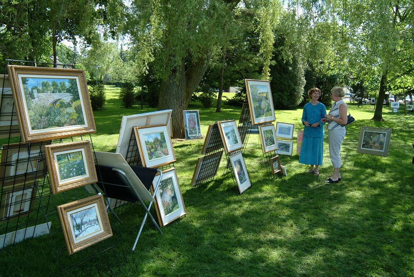 Painting showcase outside with two people